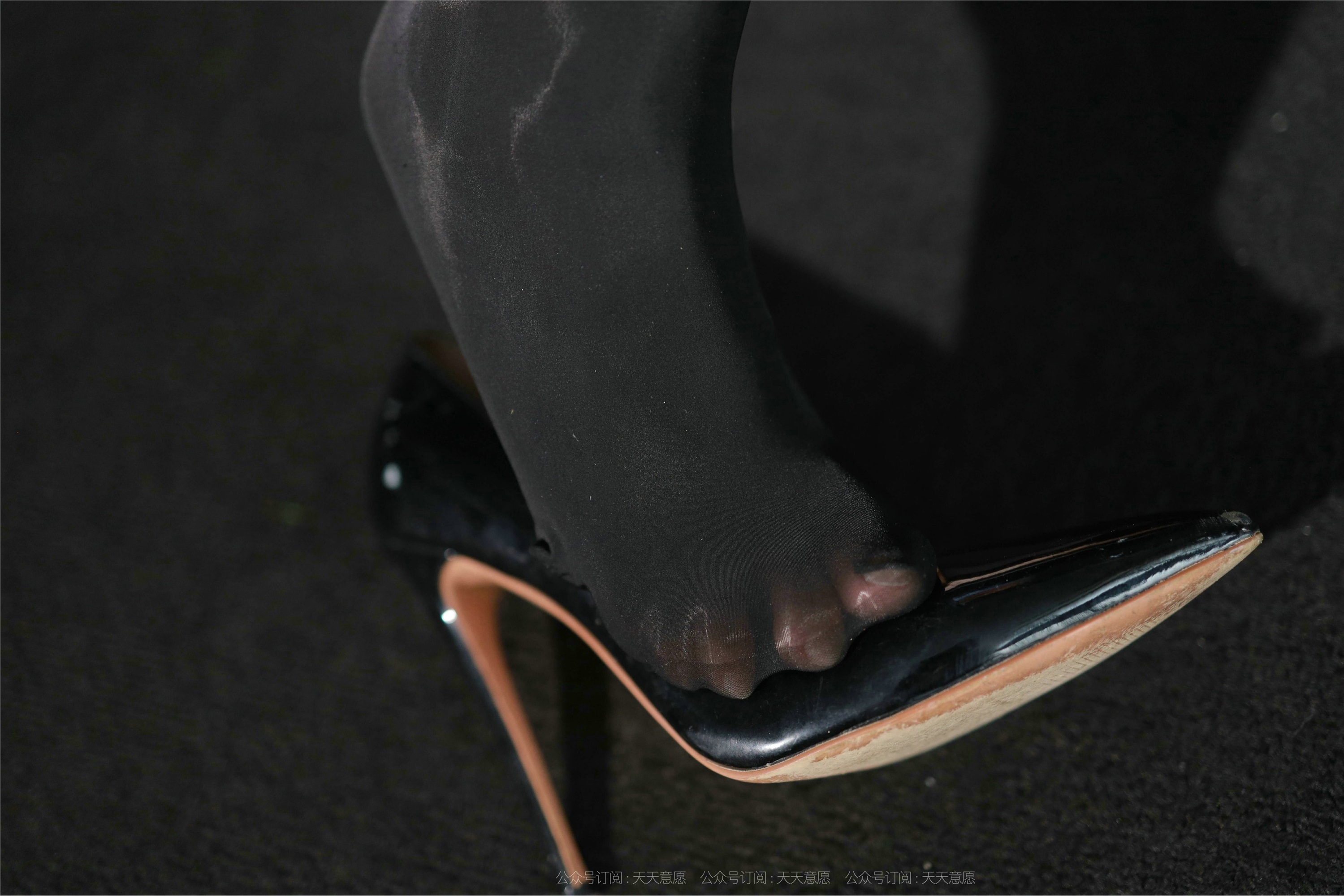 IESS异思趣向  2021.08.27 丝享家902：婉苹《暗夜里的制服》